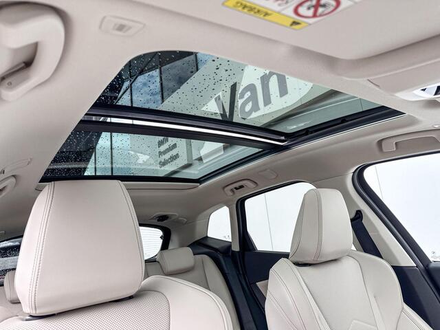 BMW 2-SERIE Active Tourer 220i | Luxury Line | Trekhaak | Travel Pakket