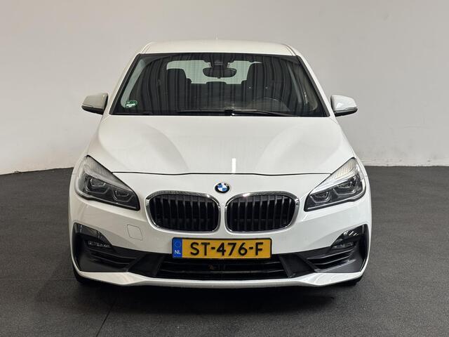 BMW 2-SERIE Active Tourer 218i Corporate Lease Executive Navigatie Airco Cruise Control Lichtmetalenvelgen Parkeersensoren