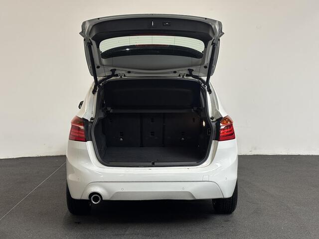 BMW 2-SERIE Active Tourer 218i Corporate Lease Executive Navigatie Airco Cruise Control Lichtmetalenvelgen Parkeersensoren