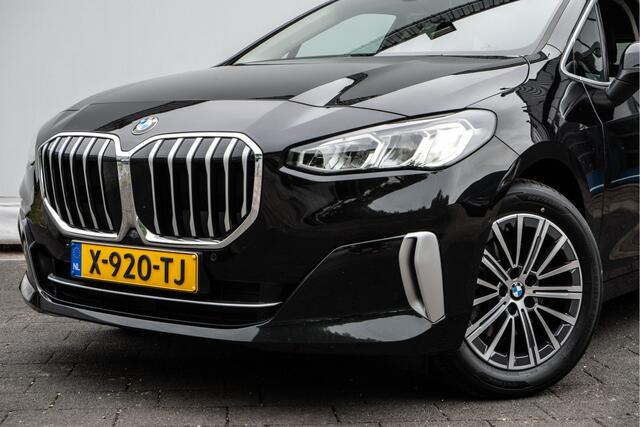 BMW 2-SERIE Active Tourer 218i 136pk Aut. Luxury line Trekhaak/ Harman-Kardon/ Full led/ Leer/ Camera/ Memory/ Navigatie/ Carplay
