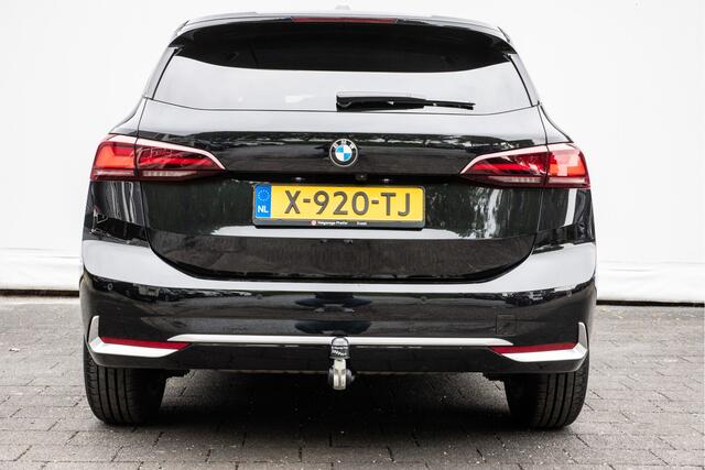 BMW 2-SERIE Active Tourer 218i 136pk Aut. Luxury line Trekhaak/ Harman-Kardon/ Full led/ Leer/ Camera/ Memory/ Navigatie/ Carplay