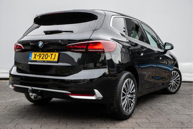 BMW 2-SERIE Active Tourer 218i 136pk Aut. Luxury line Trekhaak/ Harman-Kardon/ Full led/ Leer/ Camera/ Memory/ Navigatie/ Carplay