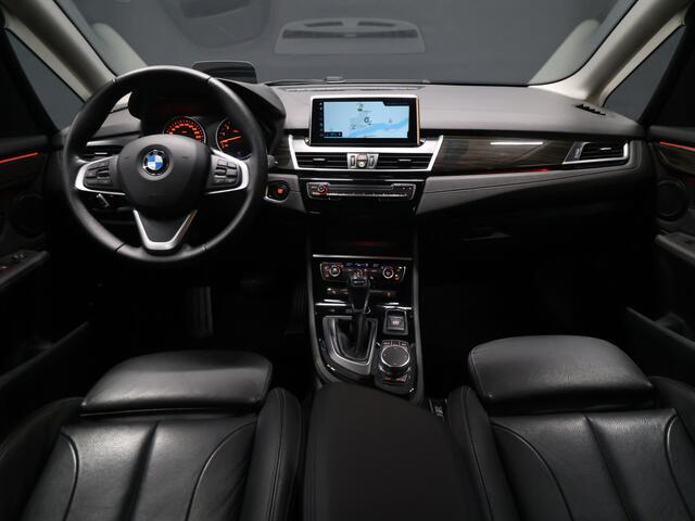 BMW 2-SERIE Active Tourer 225xe iPerformance High Executive [HEAD-UP DISPLAY, ELEKTRISCHE ACHTERKLEP, CRUISE CONTROL, PDC, STOELVERWARMING, BLUETOOTH, NIEUWSTAAT, ]