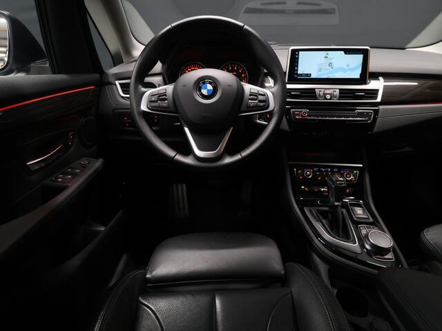 BMW 2-SERIE Active Tourer 225xe iPerformance High Executive [HEAD-UP DISPLAY, ELEKTRISCHE ACHTERKLEP, CRUISE CONTROL, PDC, STOELVERWARMING, BLUETOOTH, NIEUWSTAAT, ]