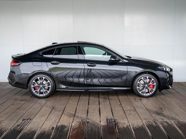 BMW 2-SERIE Gran Coupé 220 | M Sportpakket Pro | 18 inch | Stuurwielverwarming | Glazen panoramadak | Achteruitrijcamera | Driving Assistant Plus | Harman Kardon