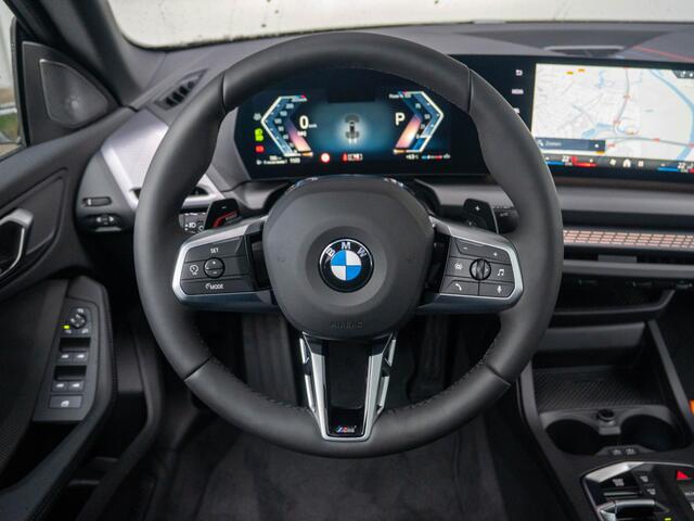BMW 2-SERIE Gran Coupé 220 | M Sportpakket Pro | 18 inch | Stuurwielverwarming | Glazen panoramadak | Achteruitrijcamera | Driving Assistant Plus | Harman Kardon