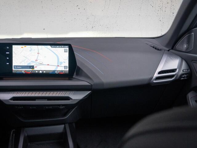 BMW 2-SERIE Gran Coupé 220 | M Sportpakket Pro | 18 inch | Stuurwielverwarming | Glazen panoramadak | Achteruitrijcamera | Driving Assistant Plus | Harman Kardon