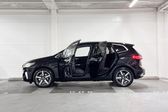 BMW 2-SERIE Active Tourer 225e xDrive | Luxury Line | Comfort Access | Comfort Pack | Driving Assistant Plus | Panoramadak | Trekhaak | Stuurwielverwarming | Huisselectie