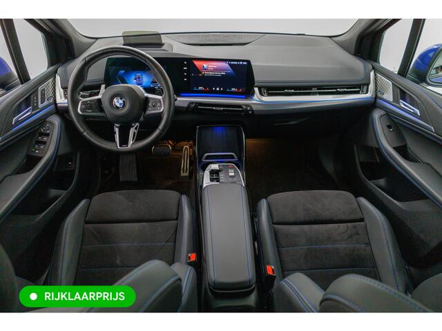BMW 2-SERIE Active Tourer 218i M-Sport automaat | 19 inch Individual Panoramadak | Harman Kardon | HUD Adaptive cruise, 360 Camera, PDC V+A, El.verstelbare stoel met geheugen, Elektrische achterklep, Keyless