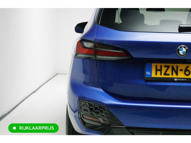 BMW 2-SERIE Active Tourer 218i M-Sport automaat | 19 inch Individual Panoramadak | Harman Kardon | HUD Adaptive cruise, 360 Camera, PDC V+A, El.verstelbare stoel met geheugen, Elektrische achterklep, Keyless