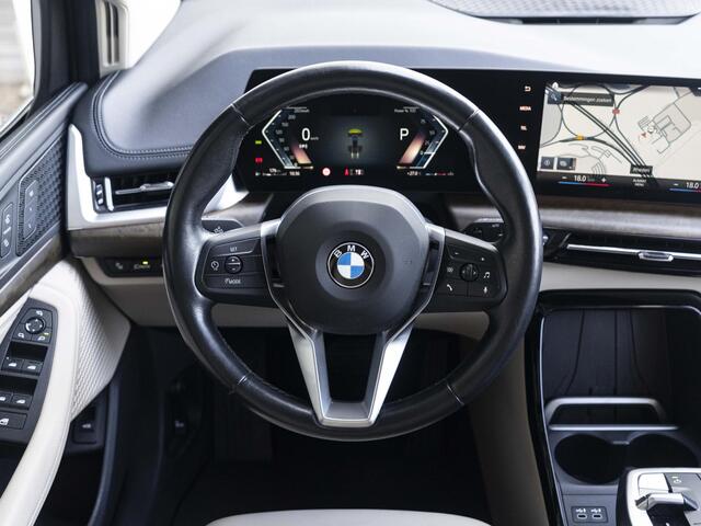 BMW 2-SERIE Active Tourer 218i | Luxury Line | Premium Pack | Comfort Pack | 17 inch | Comfort Access | Achteruitrijcamera | Sportstoelen | Trekhaak