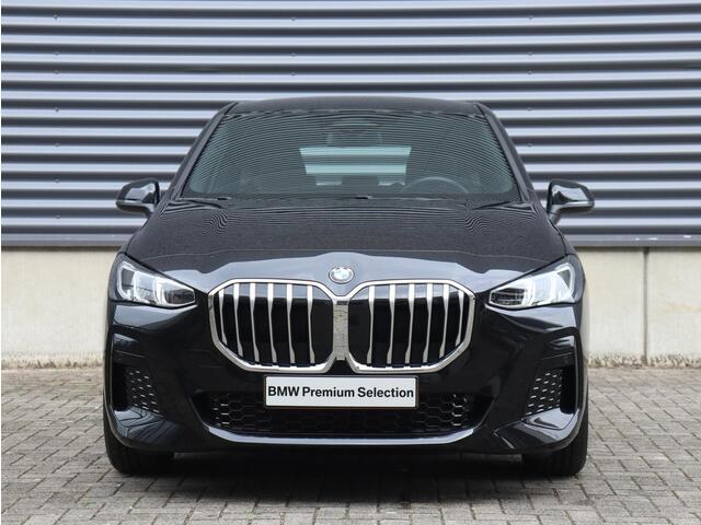 BMW 2-SERIE Active Tourer 218i | M Sportpakket | Trekhaak | Climate Control | Adaptief M Onderstel | Camera | Sportstoelen | LED | 17'' LMV | Lentevoordeel