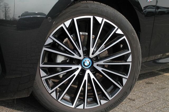 BMW 2-SERIE Active Tourer 225e xDrive M Sport Automaat / Panoramadak / Adaptief M Onderstel / Sportstoelen / Stoelverwarming / Adaptieve LED / Parking Assistant Plus / Head-Up