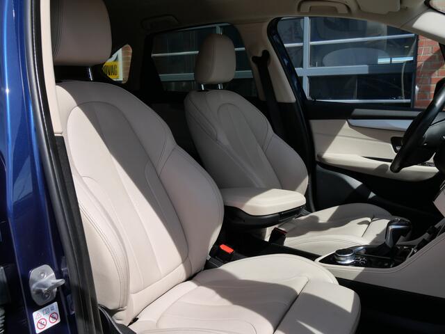 BMW 2-SERIE Active Tourer 220i Automaat High Executive | HUD | CAMERA | CRUISE CONTROL |
