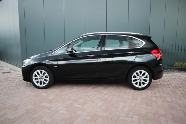 BMW 2-SERIE Active Tourer 220i High Executive Automaat Lederen Sportstoelen HUD Afneembare Trekhaak Etc. Etc.