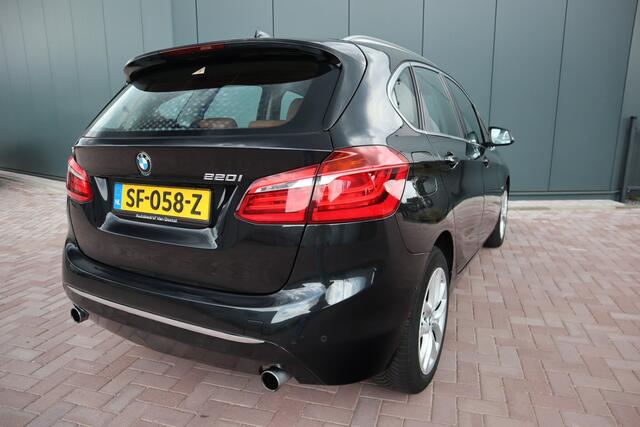 BMW 2-SERIE Active Tourer 220i High Executive Automaat Lederen Sportstoelen HUD Afneembare Trekhaak Etc. Etc.