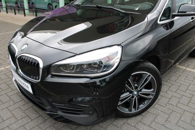 BMW 2-SERIE Active Tourer 218i High Executive Sport Line Automaat / Sportstoelen / Head-Up / LED / Cruise Control / Stoelverwarming
