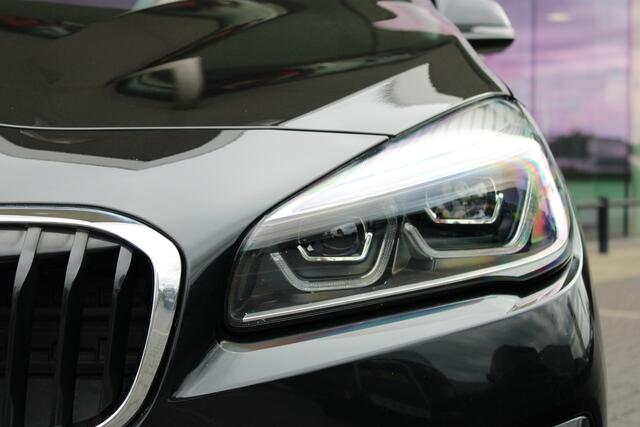 BMW 2-SERIE Active Tourer 218i High Executive Sport Line Automaat / Sportstoelen / Head-Up / LED / Cruise Control / Stoelverwarming