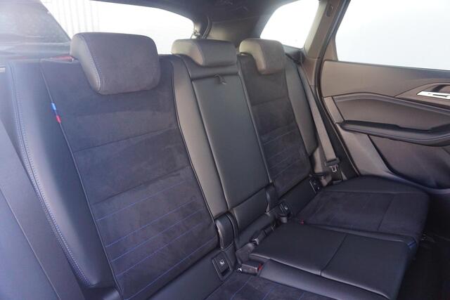 BMW 2-SERIE Active Tourer 220i | M Sportpakket | Panoramadak | Trekhaak | Harman Kardon | Driving Assistant