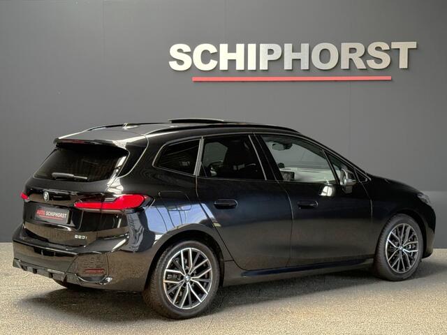 BMW 2-SERIE ACTIVE TOUR. 223i Auto M-sport/ Vol leder/ Panoramadak/ Camera