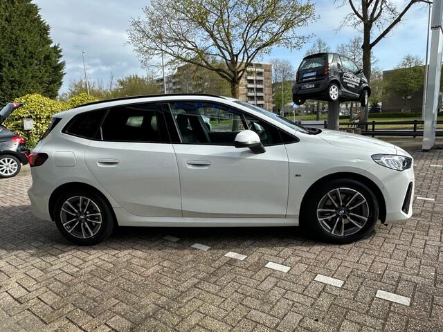 BMW 2-SERIE ACTIVE TOUR. 220I Active Tourer Navi Camera Cruise NAP-Autopas