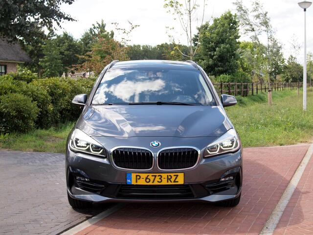 BMW 2-SERIE GRAN TOURER 216i 7p. High Executive | Head-up display | Trekhaak | Cruise Control | Parkeersensoren |