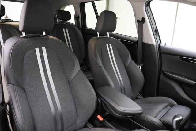 BMW 2-SERIE GRAN TOURER 216i 7p. High Executive | Elektrische Kofferklep | Head-Up Display | Navigatie | Climate Control | Cruise Control | Lichtmetalen velgen | Privacy Glass |