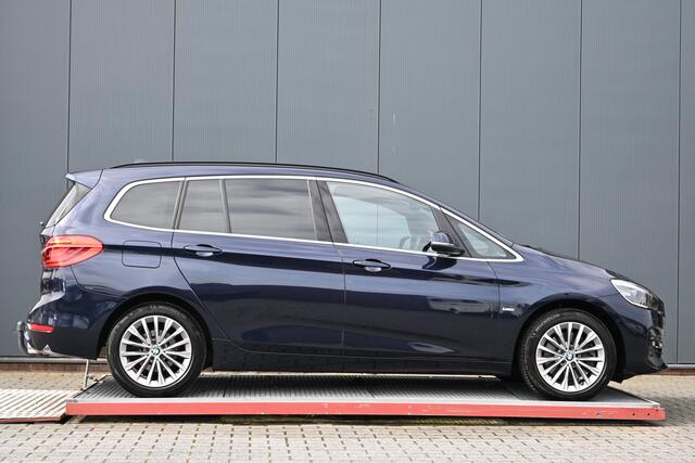 BMW 2-SERIE GRAN TOURER 220i High Executive trekhaak panoramadak leer