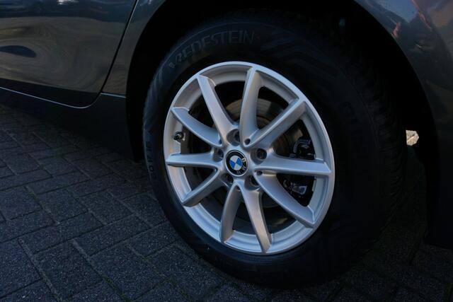 BMW 2-SERIE GRAN TOURER 216D ESSENITAL ORIGINEEL NEDERLANDS PANORAMADAK NAVIGATIE ECC AIRCO CRUISECONTROL PARKEERSENSOREN BLUETOOTH 16INCH LMV 4X ELECTR.RAMEN-SPIEGELS