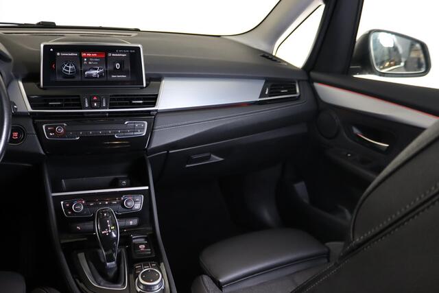 BMW 2-SERIE GRAN TOURER 218i Sportline 7-Persoons Trekhaak, Head Up, Navigatie,