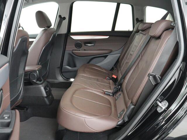 BMW 2-SERIE GRAN TOURER 220i Business Edition Plus | Luxury Line | Leder | Head-Up | Stoelverwarming | Trekhaak | Camera | Carplay | Full LED | Keyless | Navigatie | Cruise control | Bluetooth