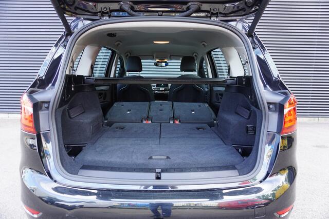 BMW 2-SERIE GRAN TOURER 218i Automaat 7zits Trekhaak LED Navigatie Parkeersensoren Cruise control Climate control