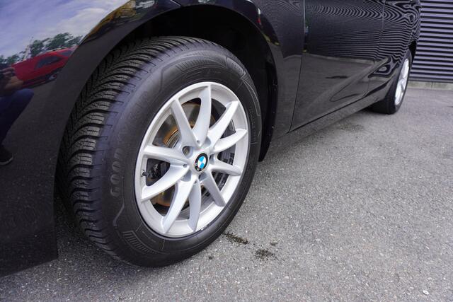 BMW 2-SERIE GRAN TOURER 218i Automaat 7zits Trekhaak LED Navigatie Parkeersensoren Cruise control Climate control