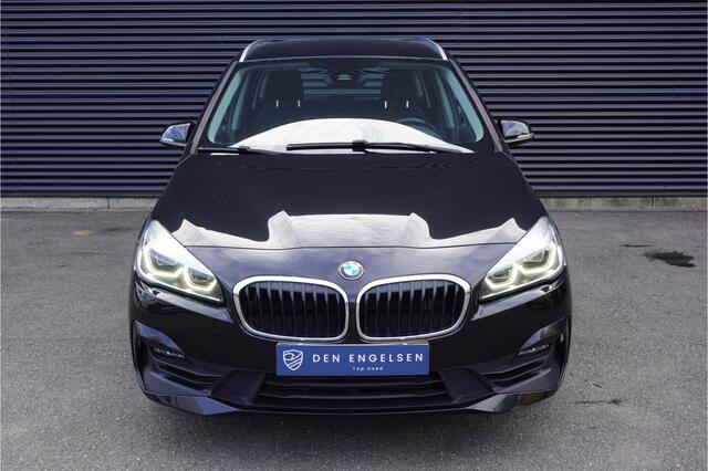 BMW 2-SERIE GRAN TOURER 218i Automaat 7zits Trekhaak LED Navigatie Parkeersensoren Cruise control Climate control
