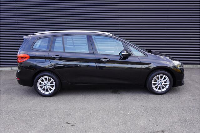 BMW 2-SERIE GRAN TOURER 218i Automaat 7zits Trekhaak LED Navigatie Parkeersensoren Cruise control Climate control