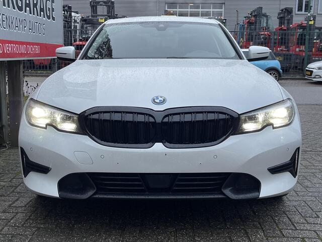 BMW 3-SERIE 330e Sport Line 17"/Adaptieve cruise/Stuur + stoelverwarming/PDC v+a/Sportstoelen + memory + elektrisch/HiFi/Apple Carplay & Android Auto