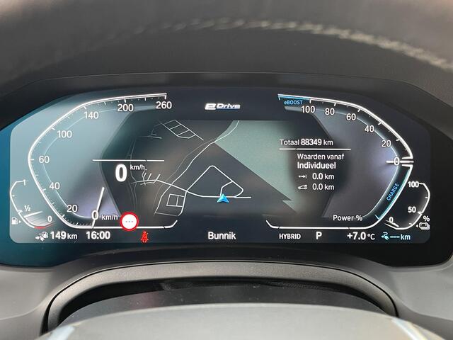 BMW 3-SERIE 330e Sport Line 17"/Adaptieve cruise/Stuur + stoelverwarming/PDC v+a/Sportstoelen + memory + elektrisch/HiFi/Apple Carplay & Android Auto