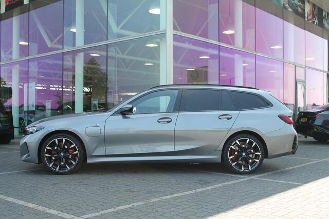 BMW 3-SERIE Touring 330e M Sport Automaat / Sportstoelen / Achteruitrijcamera / Stoelverwarming / Adaptieve LED / Parking Assistant / PDC / Cruise Control / Live Cockpit Plus