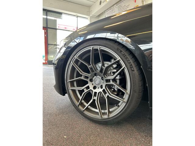 BMW 3-SERIE Touring 318i M Sport | Panoramadak | Fabrieksgarantie | 20''INCH | Verlaagd | Lederen bekleding | Afneembare trekhaak | Cruise control | Climate control | Lane assist | Apple carplay | Full LED