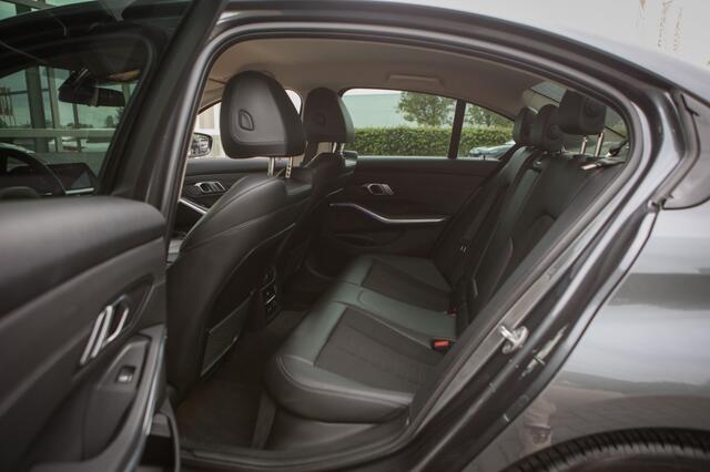 BMW 3-SERIE 320i High Executive