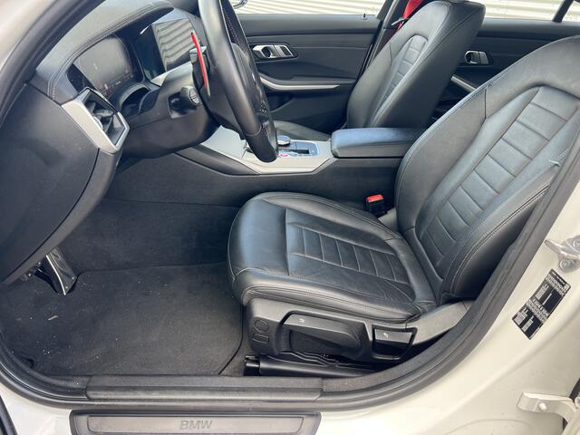 BMW 3-SERIE 320i High Executive Edition | Nieuw Binnen! | HUD | Stoelverwarming | Automaat