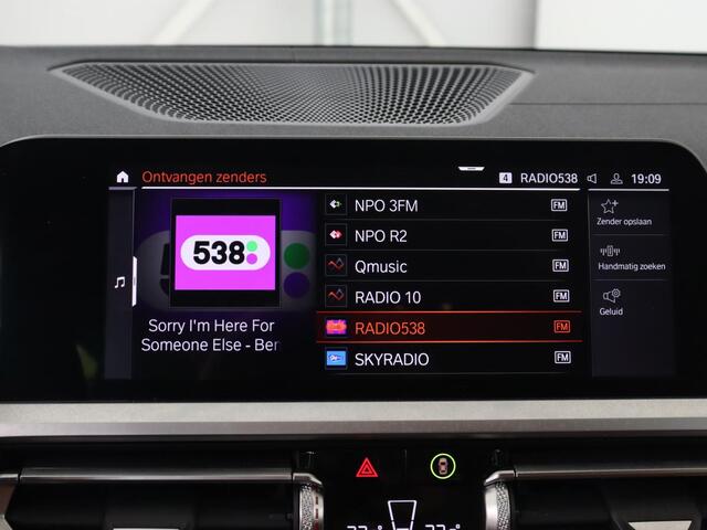BMW 3-SERIE 320i Executive Edition | Leder | Stoelverwarming | Luxury Line | Sportstoelen | Carplay | Live Cockpit | Navigatie | Parkeerhulp | Full LED