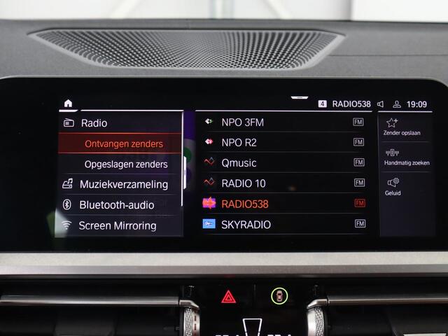 BMW 3-SERIE 320i Executive Edition | Leder | Stoelverwarming | Luxury Line | Sportstoelen | Carplay | Live Cockpit | Navigatie | Parkeerhulp | Full LED