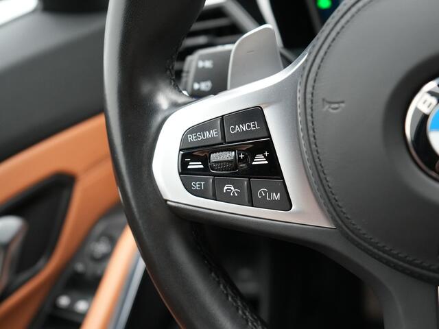 BMW 3-SERIE Touring 330e M Sport Plug in Hybrid 293pk Dealer O.H PHEV | Trekhaak Af Fabriek | Laser LED | Head Up | Adaptive Cruise | Apple Carplay | Keyless | Lederen Sportstoelen Verwarmd | Camera | Virtual | Navigatie | DAB | 19"L.M |