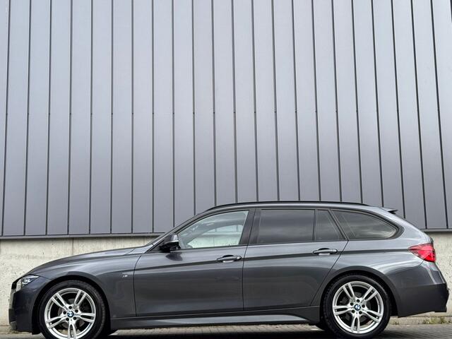 BMW 3-SERIE Touring 318i 136PK Automaat M-Sport Shadow Trekhaak *NL-AUTO*