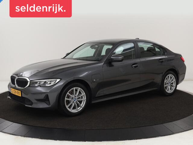 BMW 3-SERIE 320e Advantage | Leder | Sportstoelen | Stoelverwarming | Camera | Live Cockpit | Carplay | Navigatie | Full LED | Park Assist | PHEV | Plug In