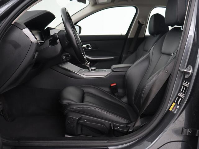 BMW 3-SERIE 320e Advantage | Leder | Sportstoelen | Stoelverwarming | Camera | Live Cockpit | Carplay | Navigatie | Full LED | Park Assist | PHEV | Plug In