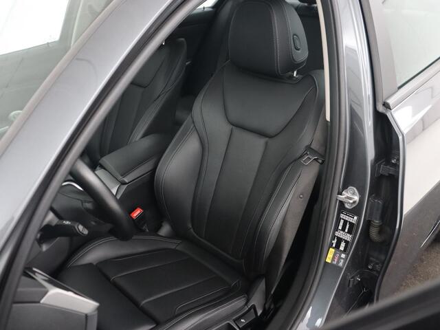 BMW 3-SERIE 320e Advantage | Leder | Sportstoelen | Stoelverwarming | Camera | Live Cockpit | Carplay | Navigatie | Full LED | Park Assist | PHEV | Plug In