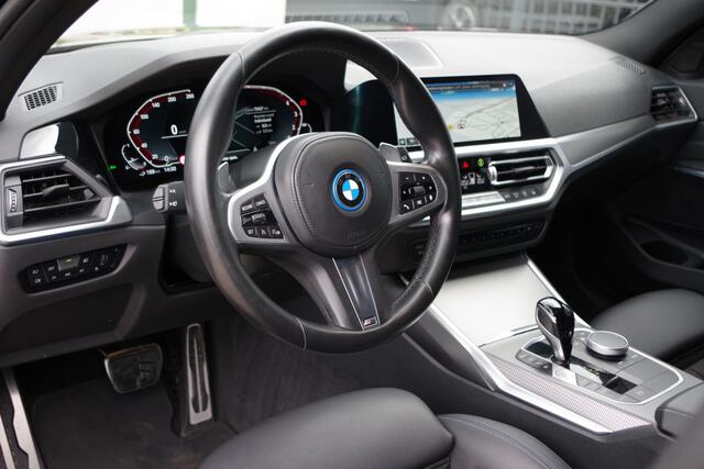 BMW 3-SERIE Touring 320e High Executive M-Sport PHEV, Panoramadak, Memory, 360 Camera, Head-Up, Carplay