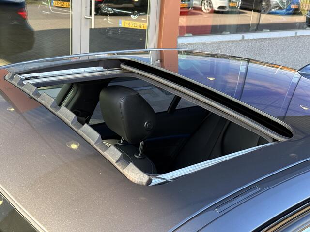 BMW 3-SERIE 320i M-Sport | 360 Camera | Head-Up | Leder | Schuif / Kantel Dak | Stoelverwarming |